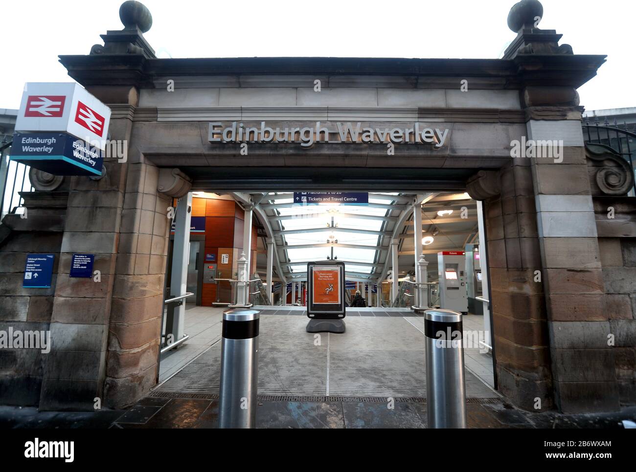 Edinburgh waverley station entrance hires stock photography and images