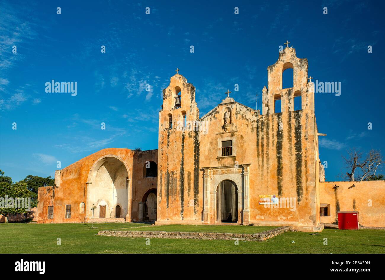 Parroquia y Exconvento de San Miguel Arcangel, Franciscan Monastery in Mani, at Ruta de los Conventos, Yucatan state, Mexico Stock Photo