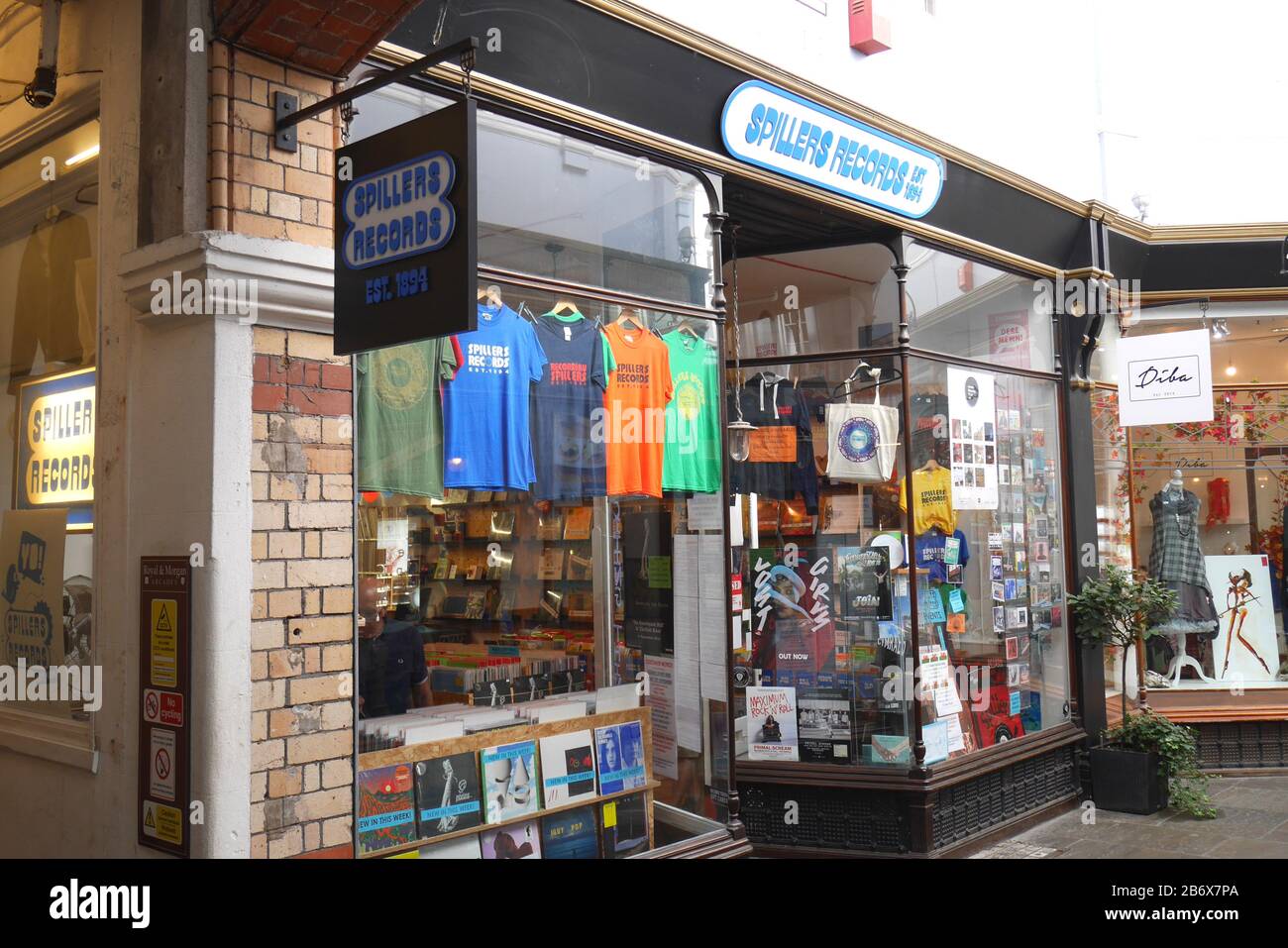 Cardiff souvenir shop hi-res stock photography and images - Alamy