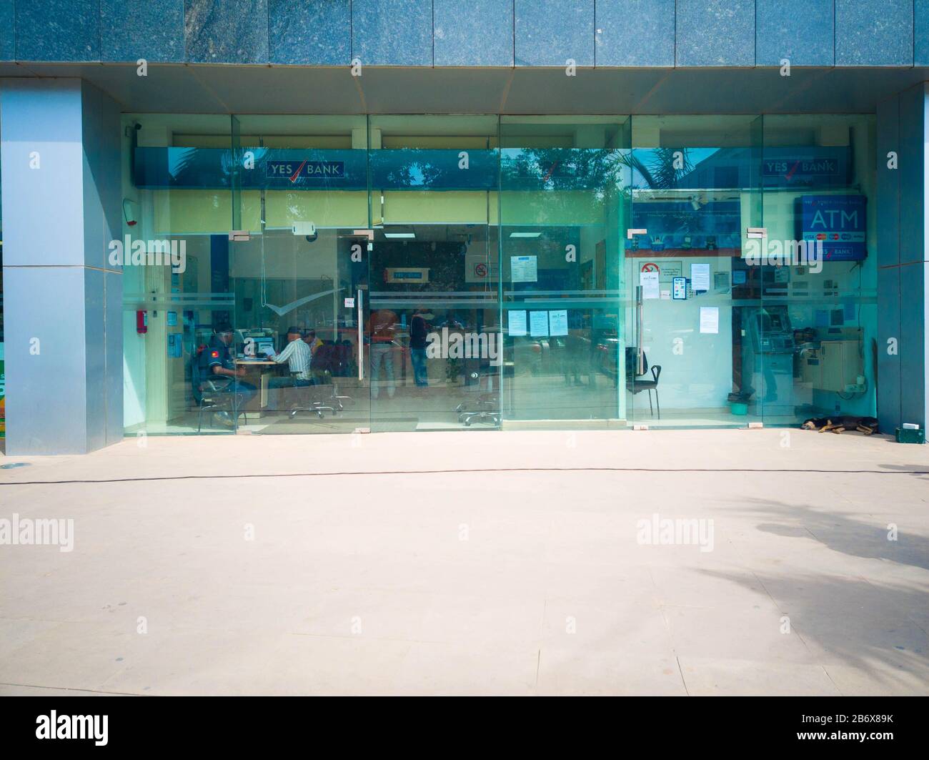 Empty Bank Building Failed bank building hi-res stock photography and images - Alamy