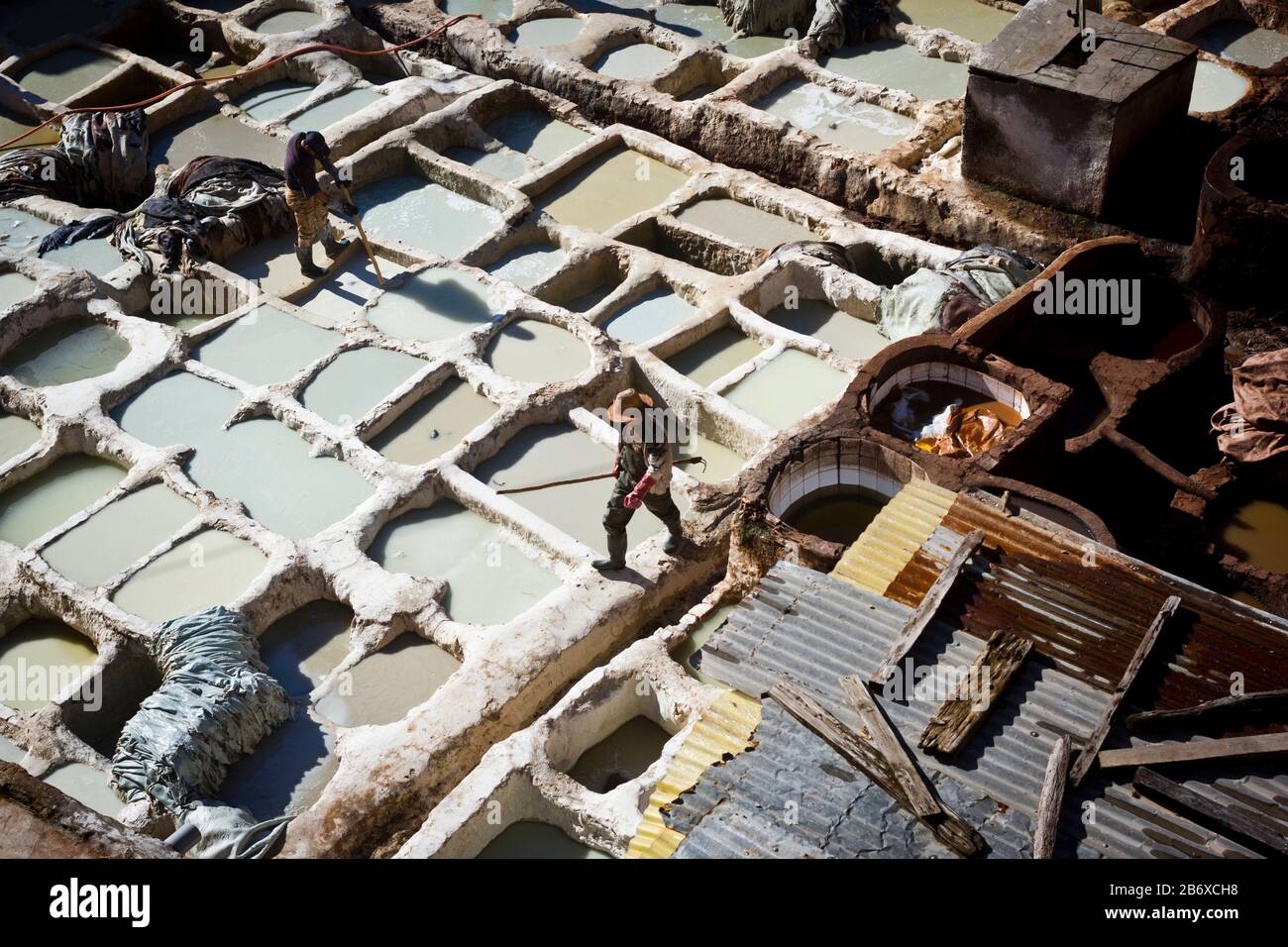 Workers in the Tanners Quarter of Fes, Morocco Stock Photo