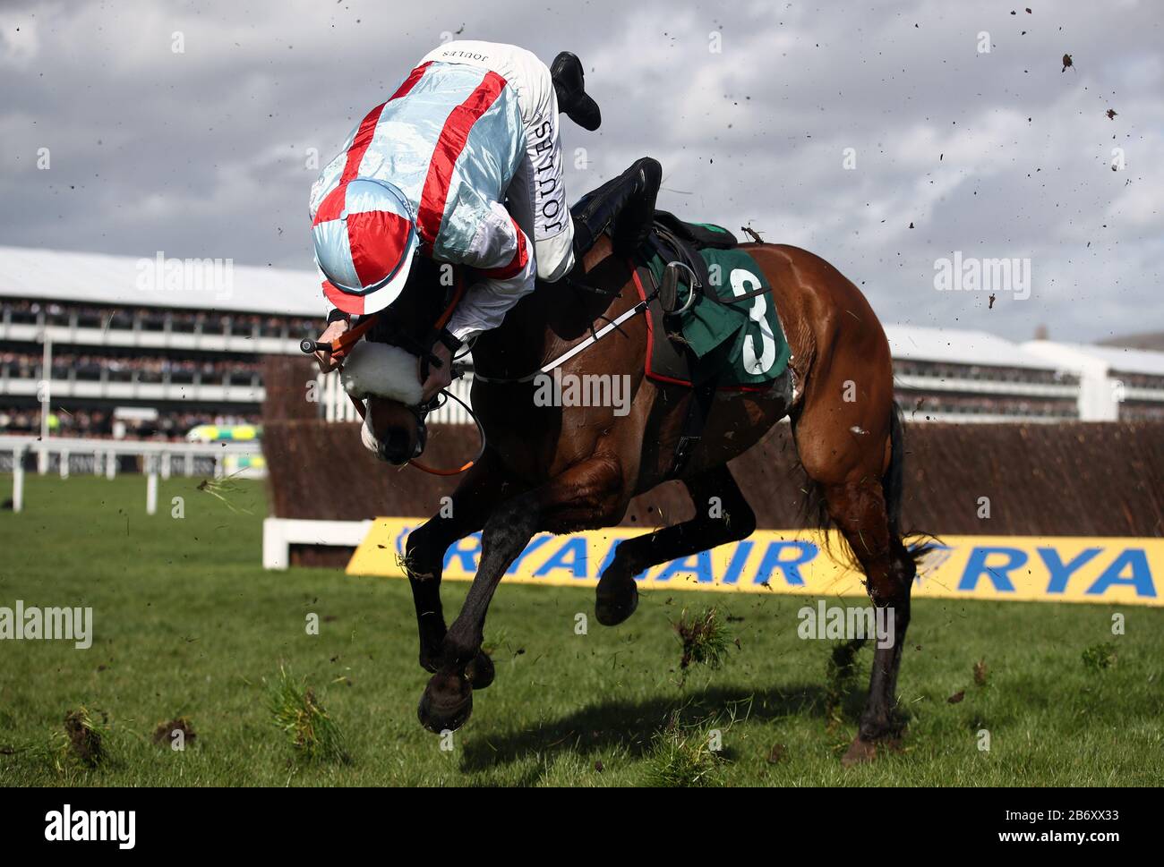 Itchy Feet ridden by Gavin Sheehan is thrown off during the Marsh Novices' Chase during day three of the Cheltenham Festival at Cheltenham Racecourse. Stock Photo