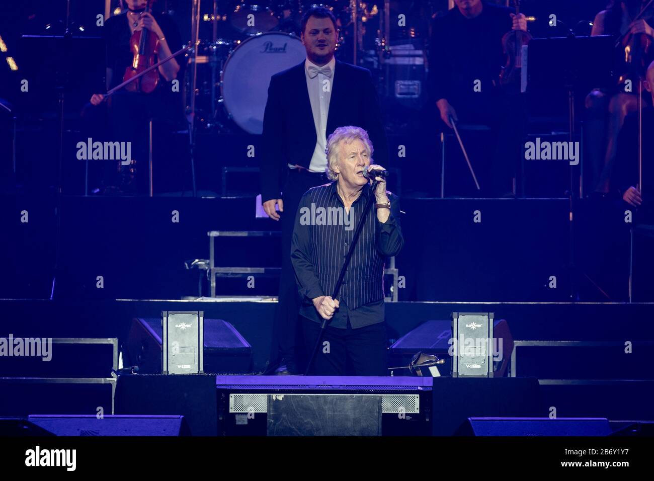 10.03.2020, Robert Hart, current singer with the Manfred Mann's Earth Band live on stage at ROCK MEETS CLASSIC 2020 in the Tempodrom in Berlin. | usage worldwide Stock Photo