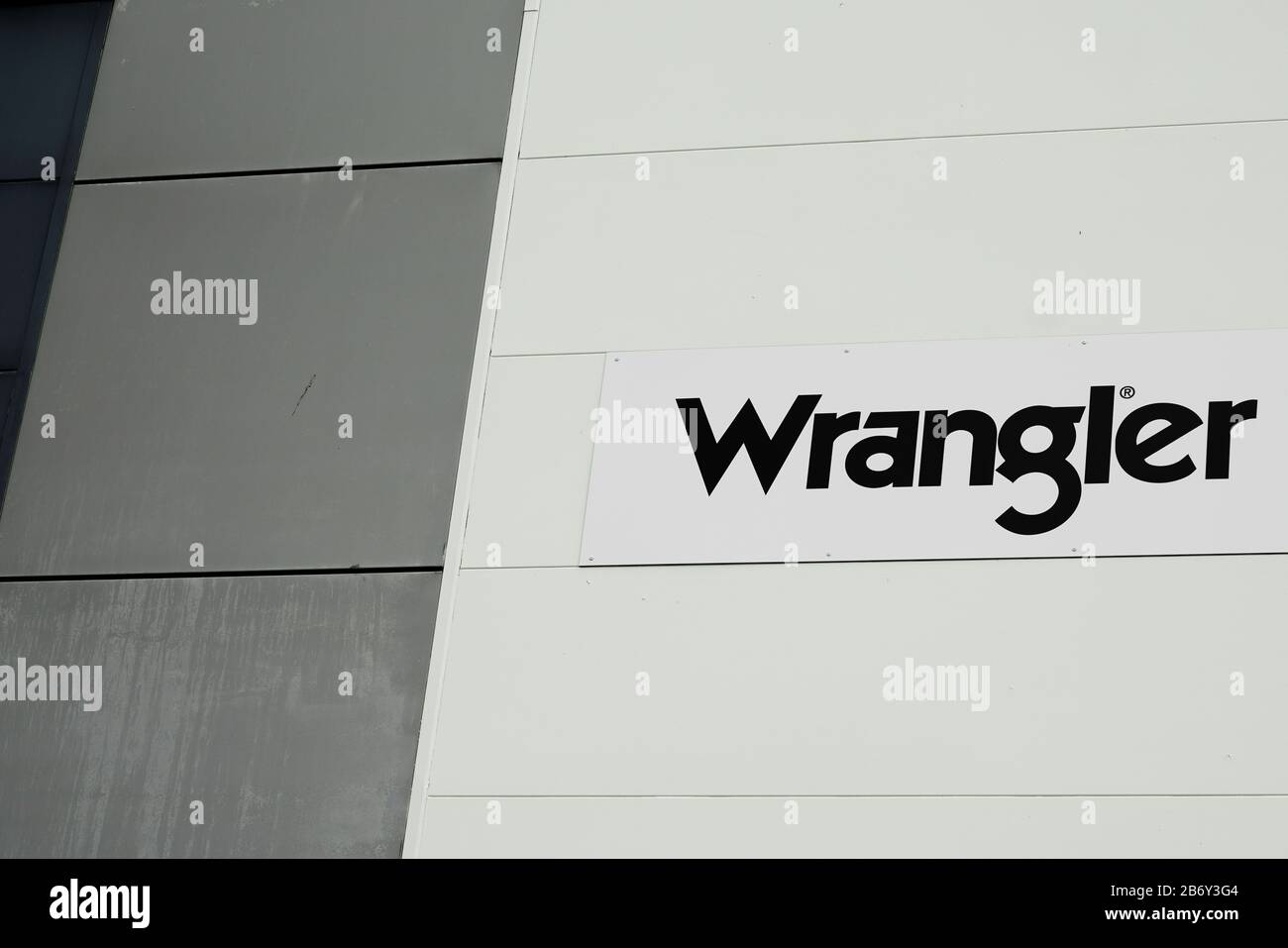 Wrangler 2024 jeans sign