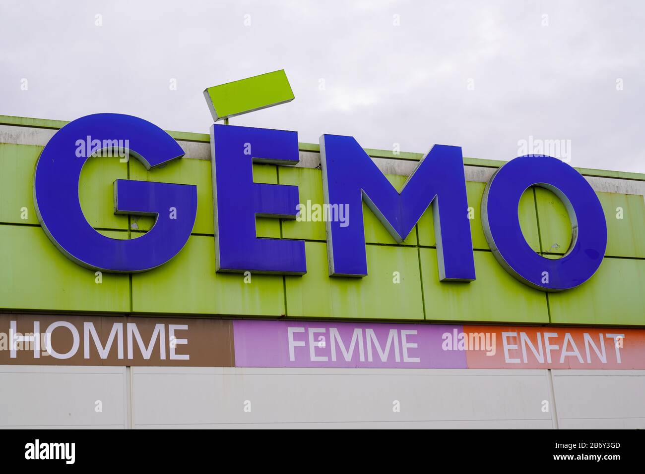 Bordeaux , Aquitaine / France - 01 15 2020 : Gemo logo store sign shop  brand French group Eram fashion distribution clothing Stock Photo - Alamy
