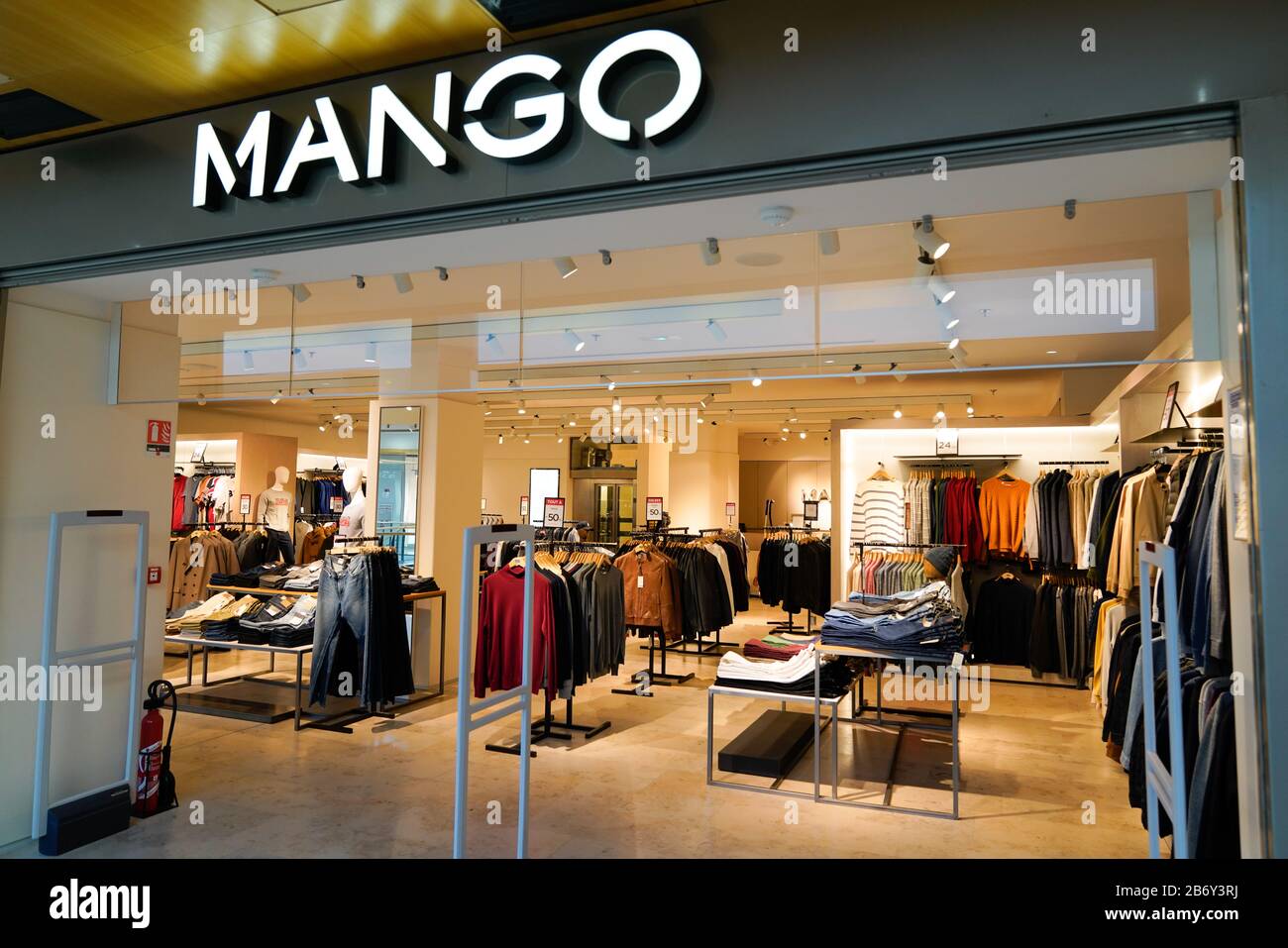 Bordeaux , Aquitaine / France - 01 22 2020 : Mango logo Spanish clothes  store shop front sign in mall street Stock Photo - Alamy