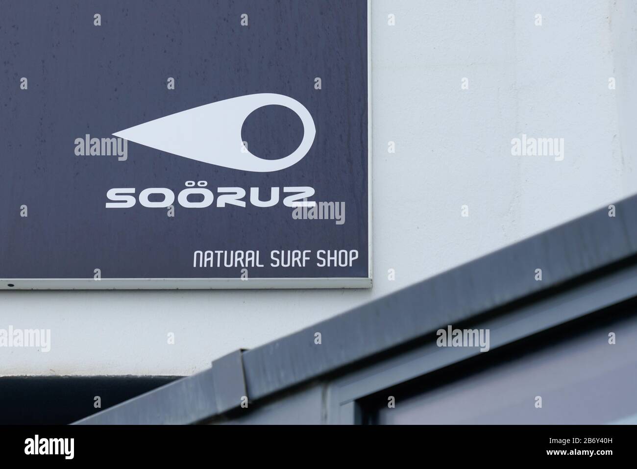 Bordeaux , Aquitaine / France - 02 01 2020 : soöruz shop fun surf brand  logo on sign store wall sooruz company Stock Photo - Alamy