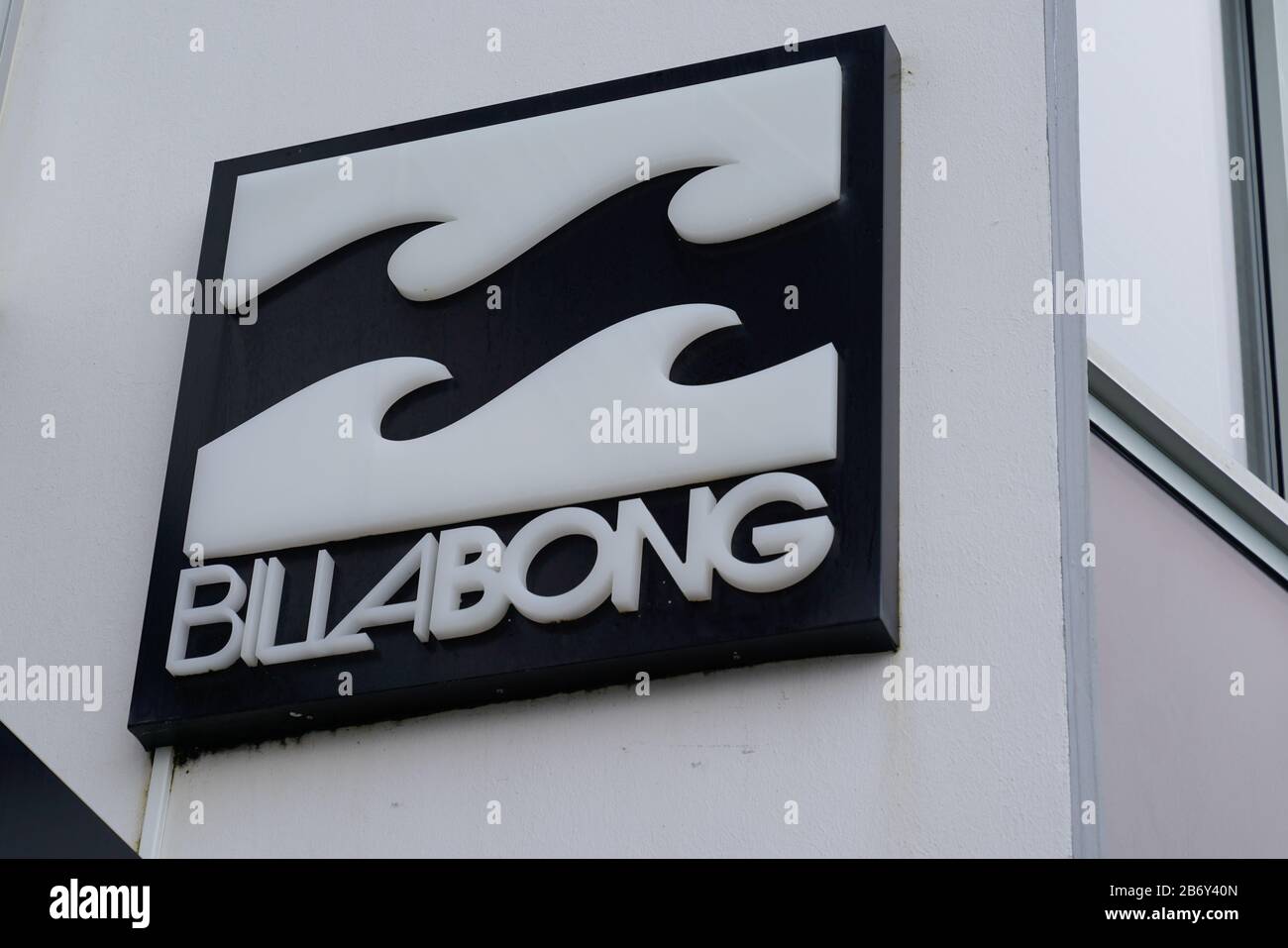 Bordeaux , Aquitaine / France - 02 01 2020 : Billabong store logo surf skate  clothes boardshort shop surf board fashion sign boutique Stock Photo - Alamy