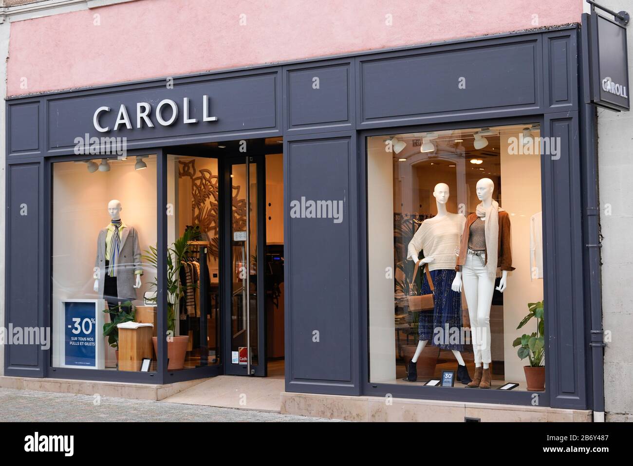 Bordeaux , Aquitaine / France - 02 21 2020 : Caroll logo sign building  fashion clothing store french shop in street for women Stock Photo - Alamy