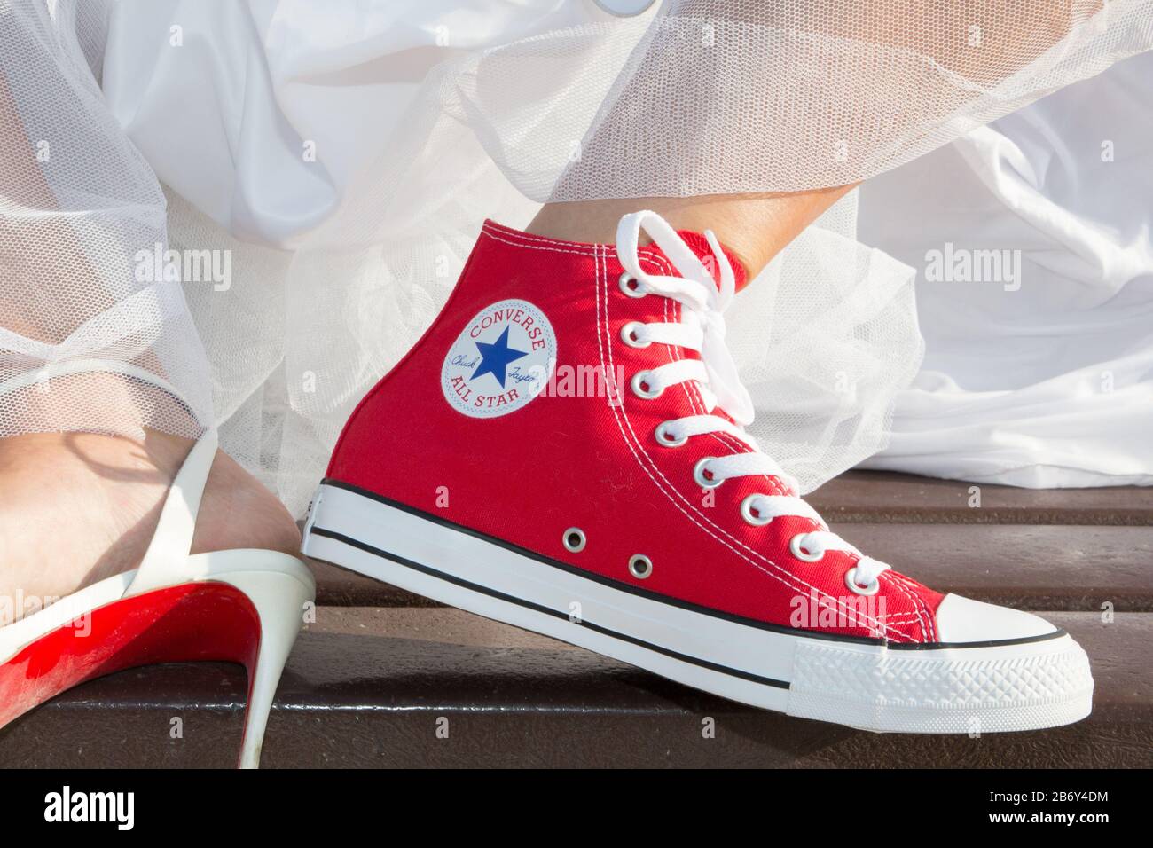 Bordeaux , Aquitaine / France - 11 07 2019 : Bride feet Wedding Dress and  red Sneakers converse all star chuck taylor Stock Photo - Alamy