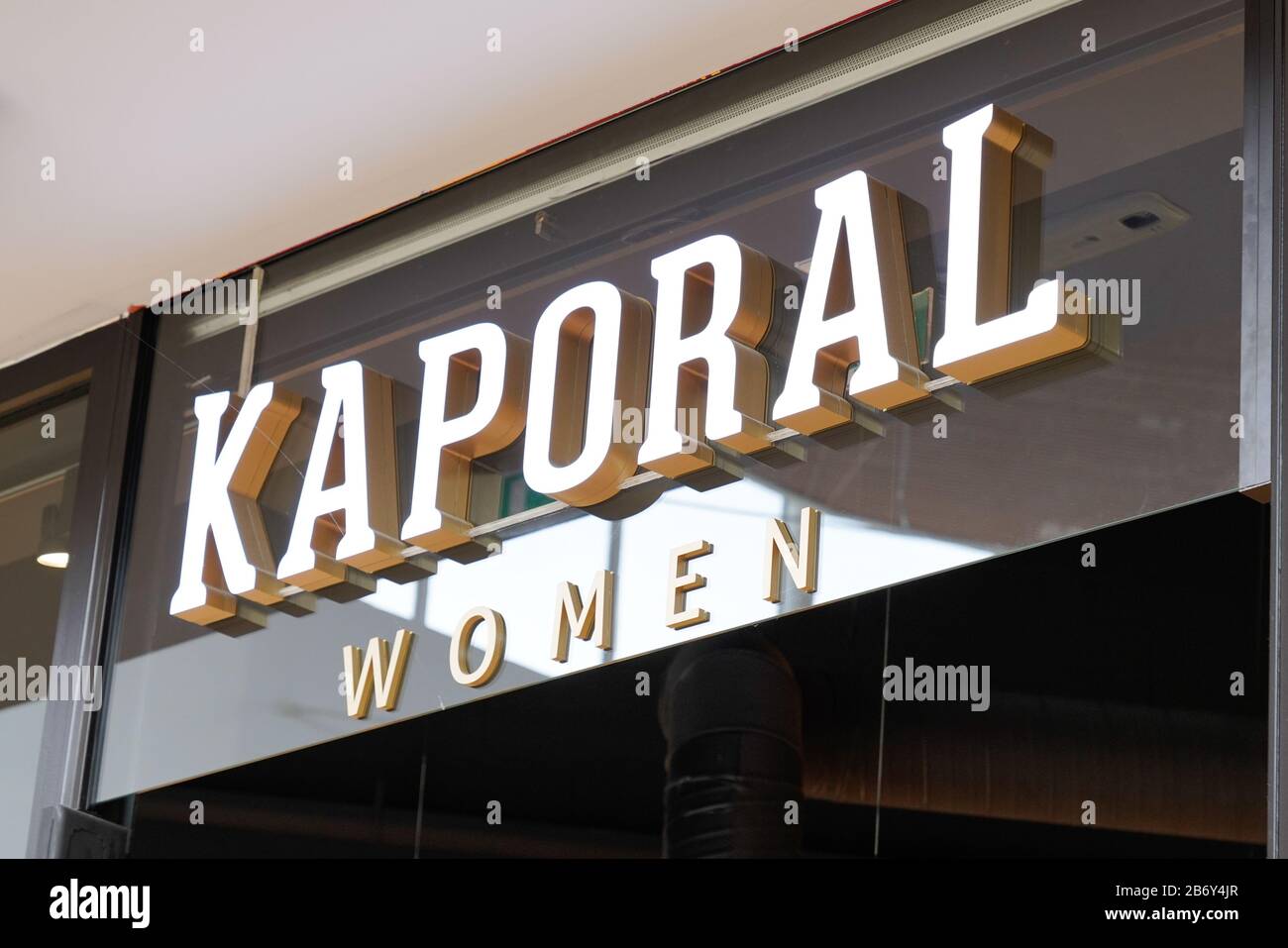 Bordeaux , Aquitaine / France - 09 23 2019 : shop jeans Kaporal logo on  sign store wall for women French fashion brand Stock Photo - Alamy