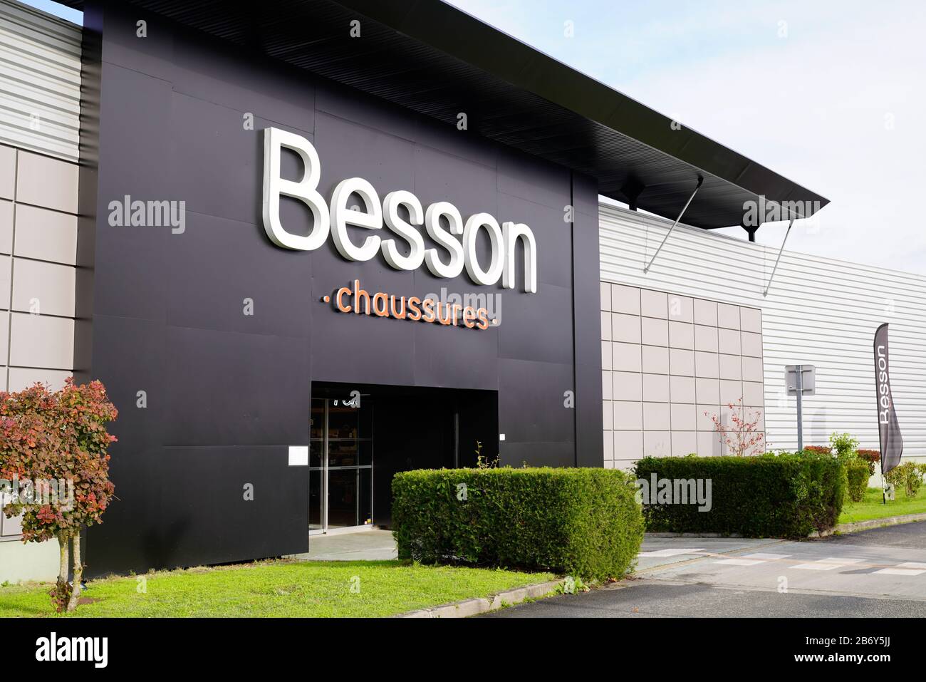 Bordeaux , Aquitaine / France - 11 07 2019 : besson chaussures shop sign  store shoes family Stock Photo - Alamy