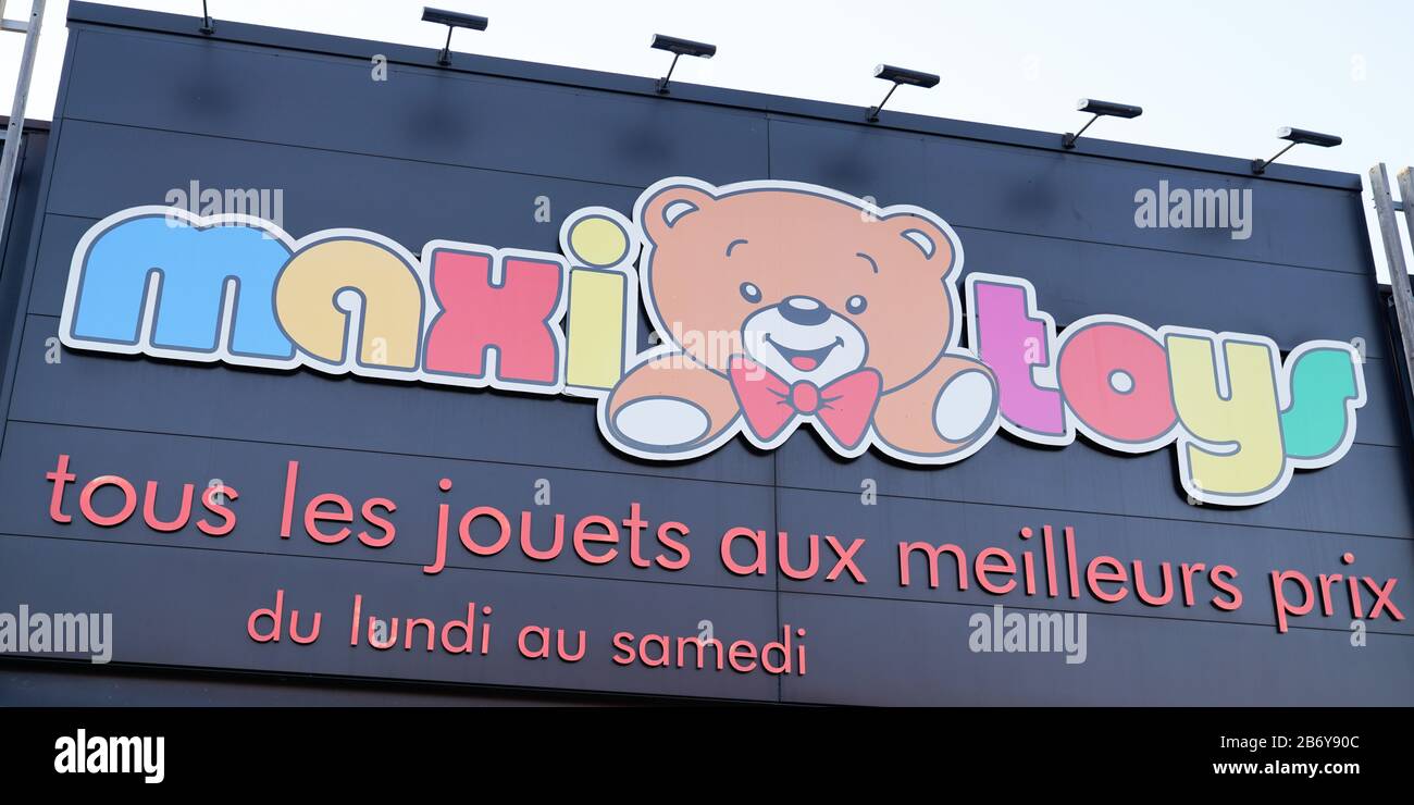 Bordeaux , Aquitaine / France - 12 04 2019 : maxi toys sign logo shop  MaxiToys French store group loan distribution child toys Stock Photo - Alamy