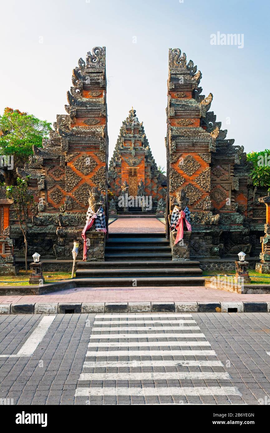 Indonesia, Bali, Sukawati, Batuan Village, Pura Puseh (Batuan Temple), Split Gateway (Candi Bentar) Stock Photo