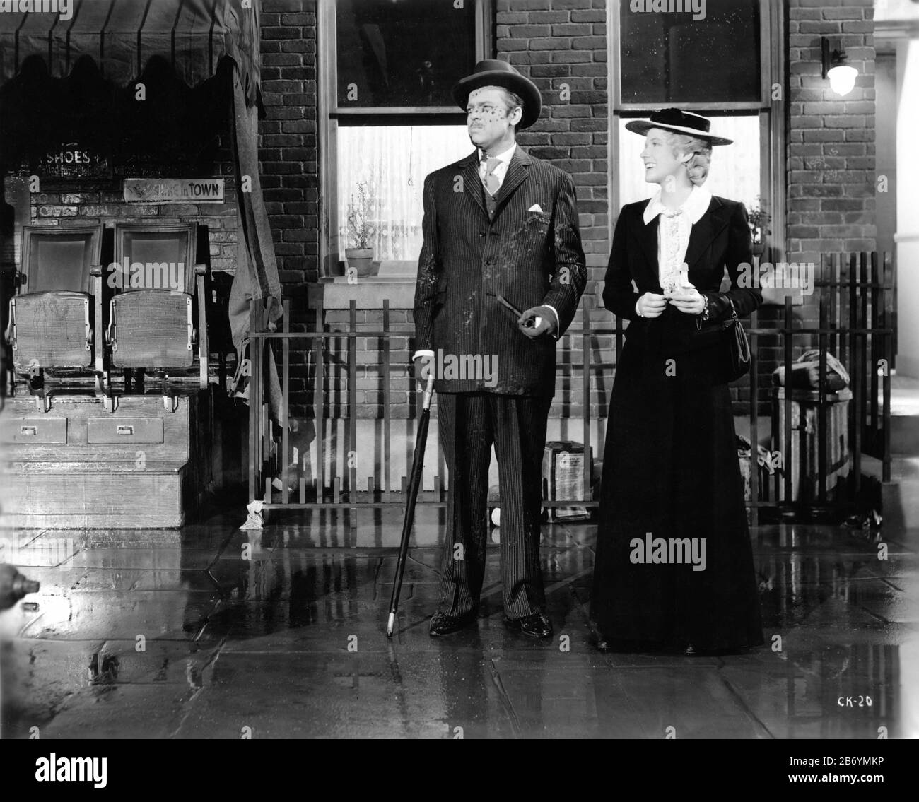 ORSON WELLES as Charles Foster Kane and DOROTHY COMINGORE as Susan Alexander in CITIZEN KANE 1941 director Orson Welles screenplay Herman J. Mankiewicz and Orson Welles music Bernard Herrmann Mercury Productions / RKO Radio Pictures Stock Photo