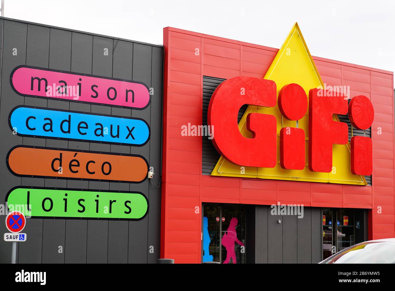 Bordeaux , Aquitaine / France - 01 15 2020 : Gifi retail sign shop logo  facade French store company low cost products Stock Photo - Alamy