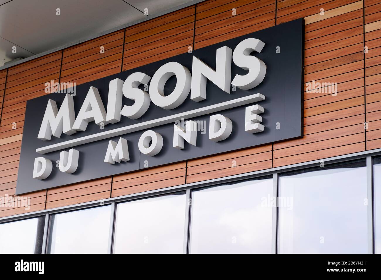 Bordeaux , Aquitaine / France - 10 10 1000 : maisons du monde logo Bordeaux , Aquitaine / France - 10 10 1000 : maisons du monde logo
