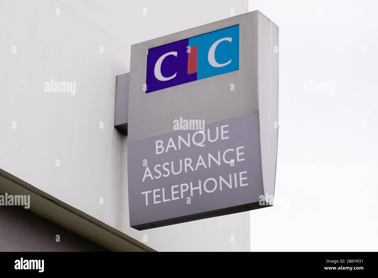 Bordeaux , Aquitaine / France - 11 18 2019 : CIC logo agency banking  insurance telephony store bank office french Credit Industriel et  Commercial Stock Photo - Alamy