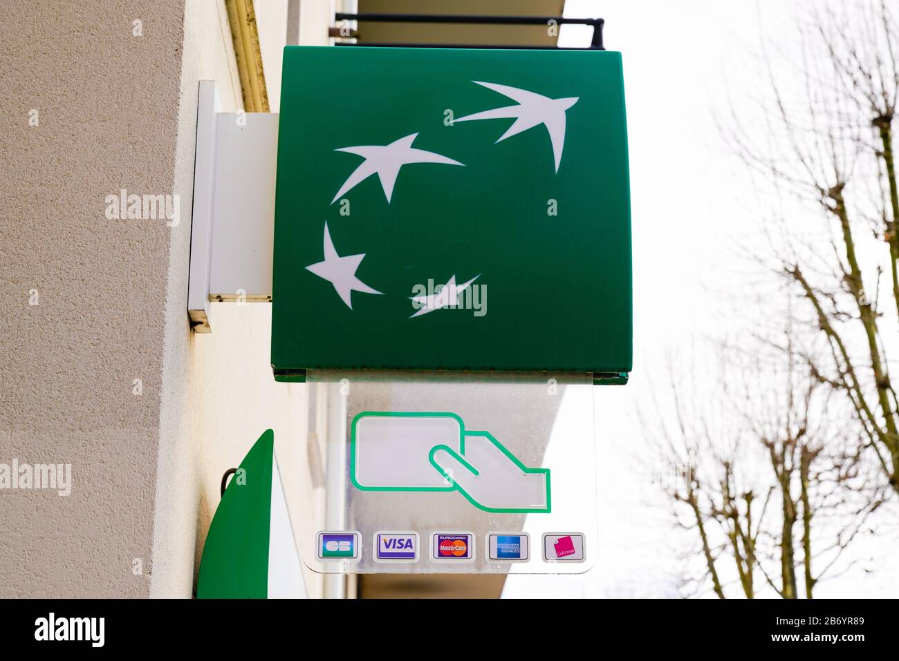 Bnp Paribas Banque High Resolution Stock Photography And Images Alamy