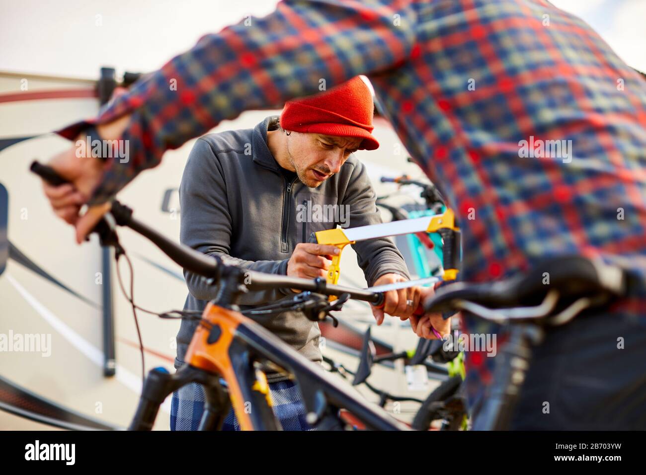 Mountain bikers working together to cut down handlebars Stock Photo Alamy