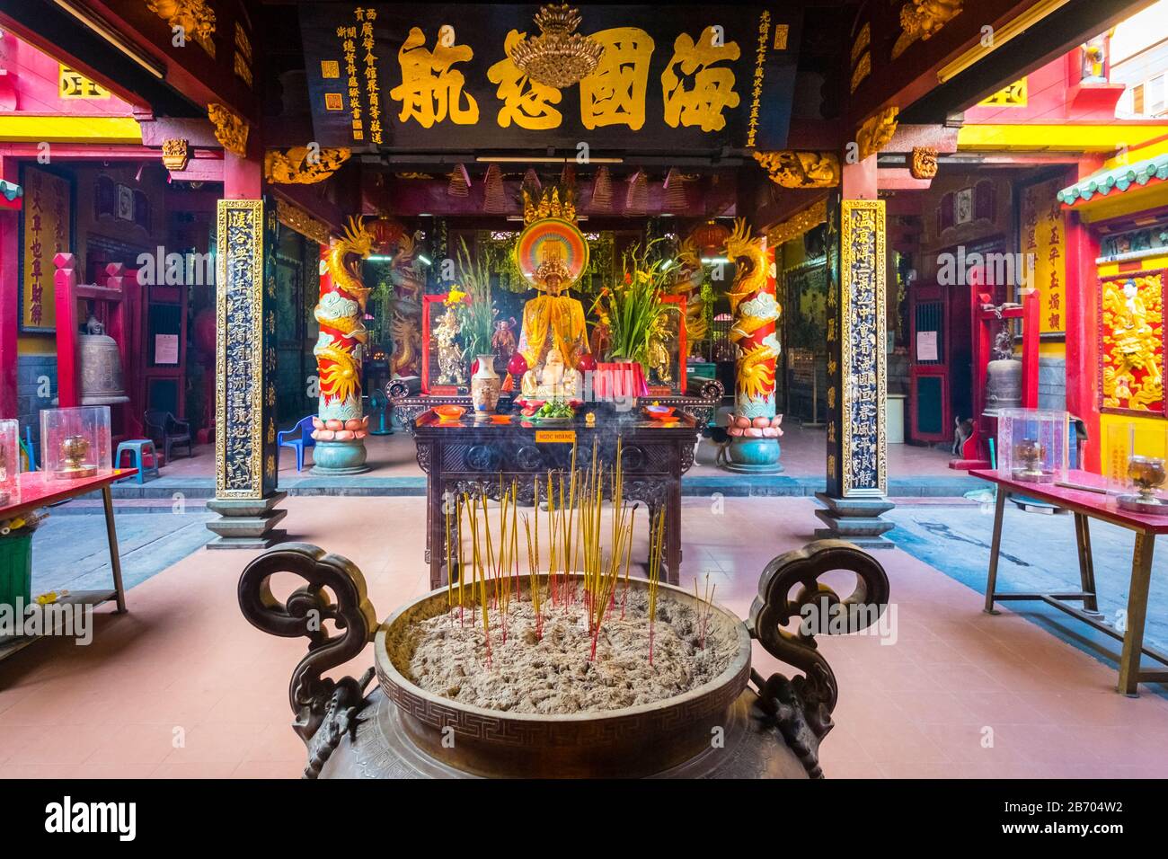 Quan Am Pagoda (Chua Quan Am) Buddhist temple interior, Cho Lon district,  Ho Chi Minh City (Saigon), Vietnam Stock Photo - Alamy