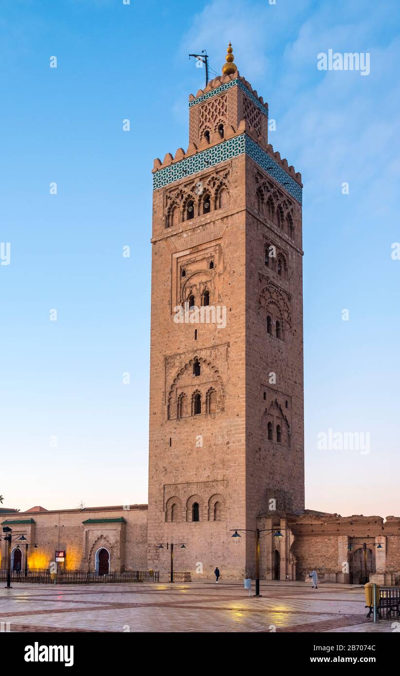 Morocco, Marrakesh-Safi (Marrakesh-Tensift-El Haouz) region, Marrakesh. 12th century Koutoubia Mosque at dawn. Stock Photo