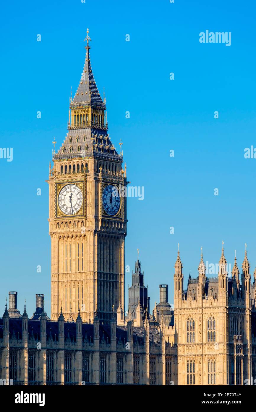 United Kingdom, England, London. The clock tower of Big Ben (Elizabeth Tower) above Palace of Westminster, the houses of Parliament of the United King Stock Photo