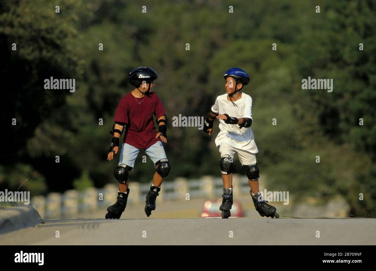 TURKEY, ISTANBUL: Guys meet for roller blading Stock Photo - Alamy