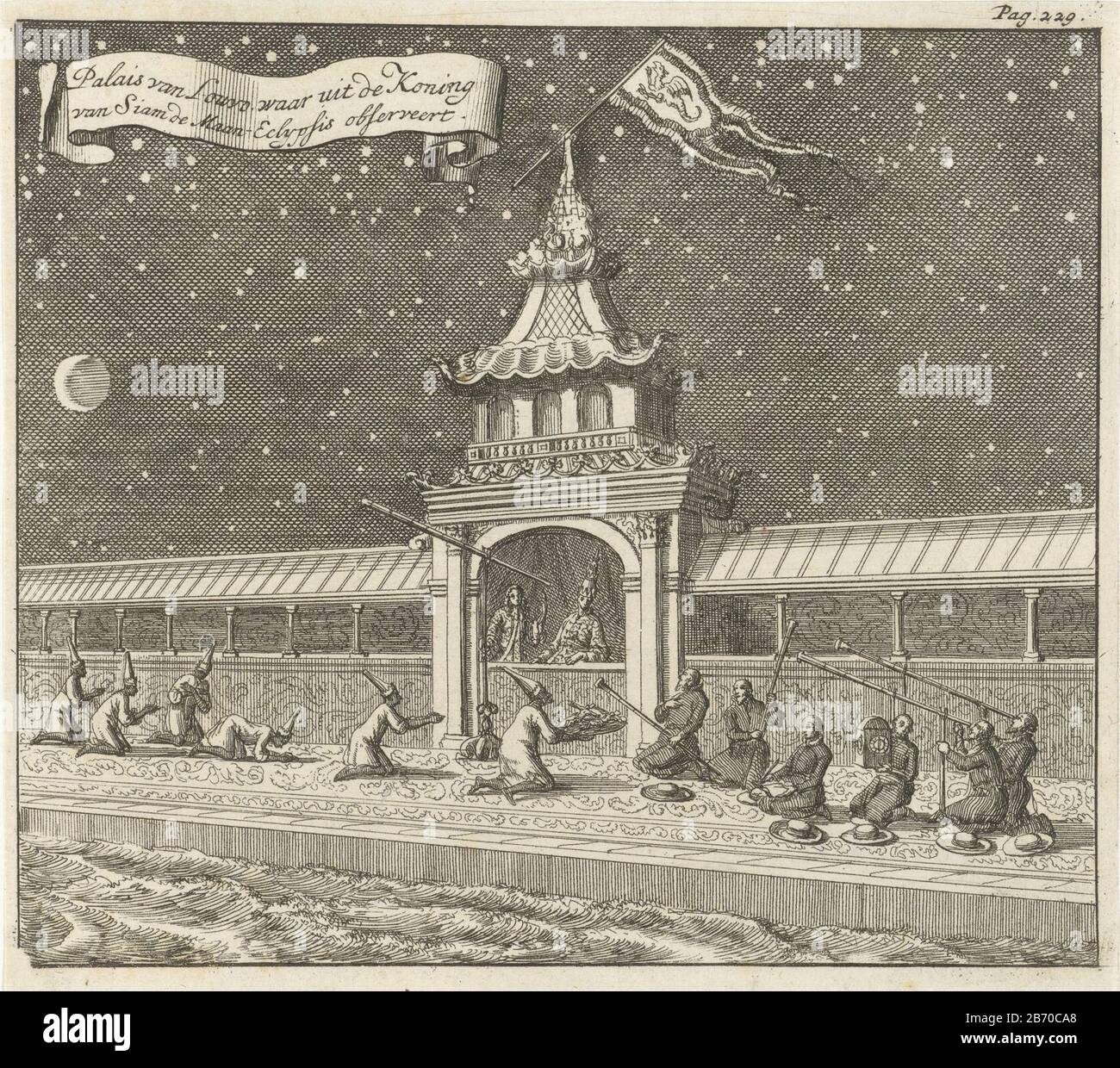 Koning van Siam (Thailand) observeert vanuit zijn paleis de maaneclips  Palais van Louvo, waar uit de Koning van Siam de Maan-Eclypsis observeert  (titel op object) print right labeled: Page: 229. Manufacturer :, image size:1300x1240