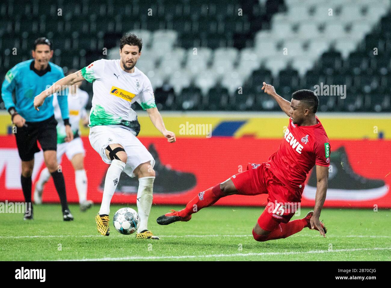 Mönchengladbach, Germany, Borussiapark, 11.03.2020: Tobias Strobl of Bor. Moenchengladbach (L) challenges Jhon Cordoba of Koeln in front of an empty s Stock Photo