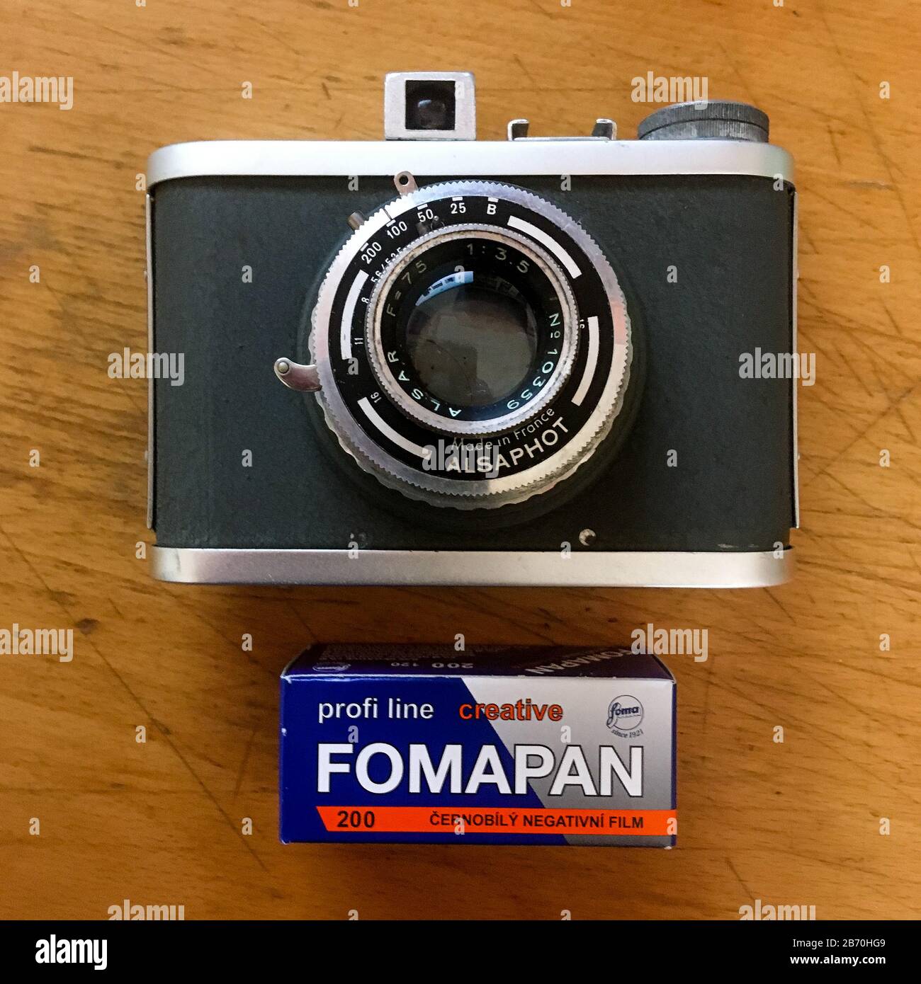 Vintage camera with a 120 B&W roll, Lyon, France Stock Photo - Alamy