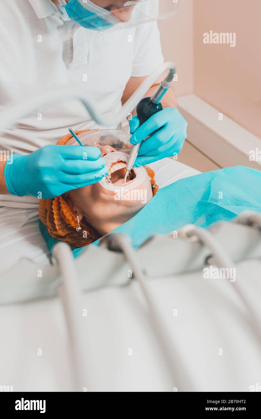 The patient visits the dentist regarding the procedure of ultrasonic