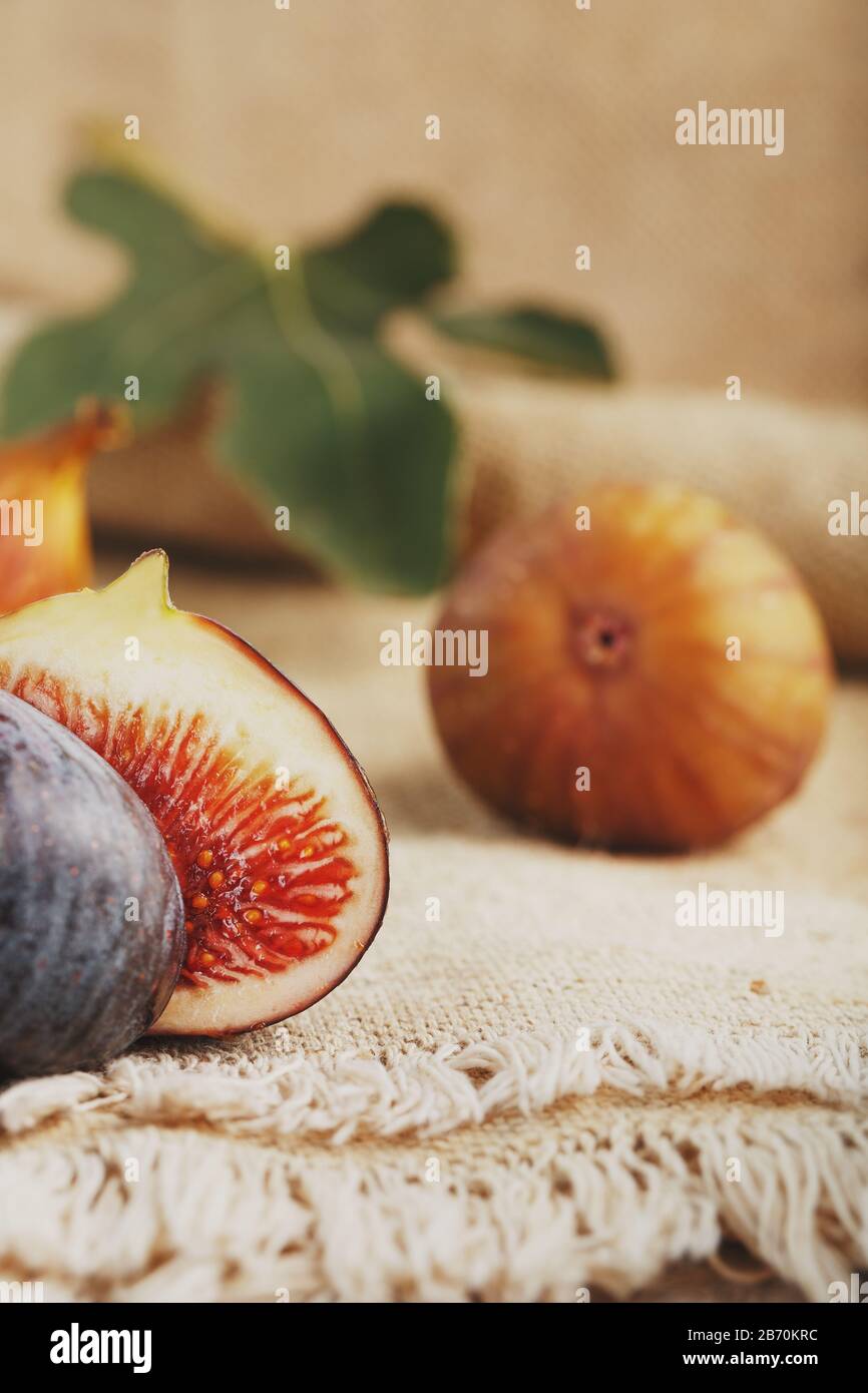 Figs on the table, group of fruits on a wooden farm table with burlap ...