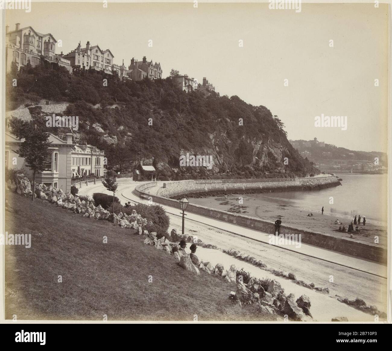 Coast with houses, Beach Road, Great Britain Property Type: photographs Item number: RP-F F80326 Manufacturer : Photographer: Carl Norman (attributed to) Place manufacture: Great Britain Date: 1880 - 1900 Physical features: albumen print material: paper Technique: albumen print dimensions: photo: h 240 mm × W 290 mmOnderwerp Stock Photo