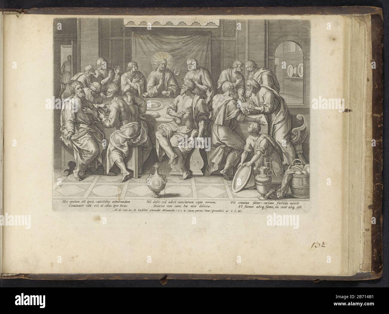 Laatste avondmaal Van het lyden en Passie Christi (serietitel) Den Grooten Figuer-Bibel (serietitel) Christ is with his disciples at the last supper. Central to the fore Judas with the bag of silver in his hand. Under the performance text in Latin. This print is part of a album. Manufacturer : printmaker: Raphael Sadelernaar design: Marten de Vos (listed building) Publisher: Raphael Sadeler (listed building) publisher Claes Jansz. Visscher (II) (possible) Editor: Jan Philipsz Schabaeljeverlener of privilege: Clement VIII (listed property) Place manufacture: printmaker: München Publisher: Münch Stock Photo
