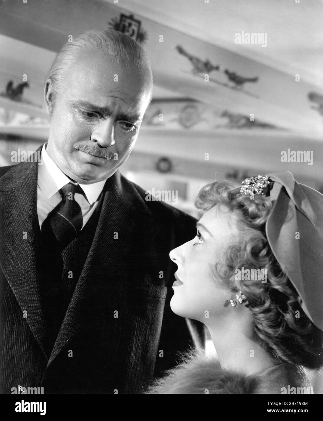 ORSON WELLES as Charles Foster Kane and DOROTHY COMINGORE as Susan Alexander Kane in CITIZEN KANE 1941 director Orson Welles screenplay Herman J. Mankiewicz and Orson Welles music Bernard Herrmann Mercury Productions / RKO Radio Pictures Stock Photo