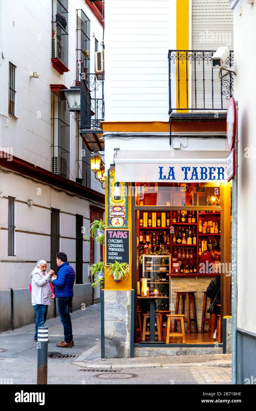 A street in the Alfalfa neighbouhood and exterior La Taberna Del Rey tapas bar, Seville, Andalusia, Spain Stock Photo