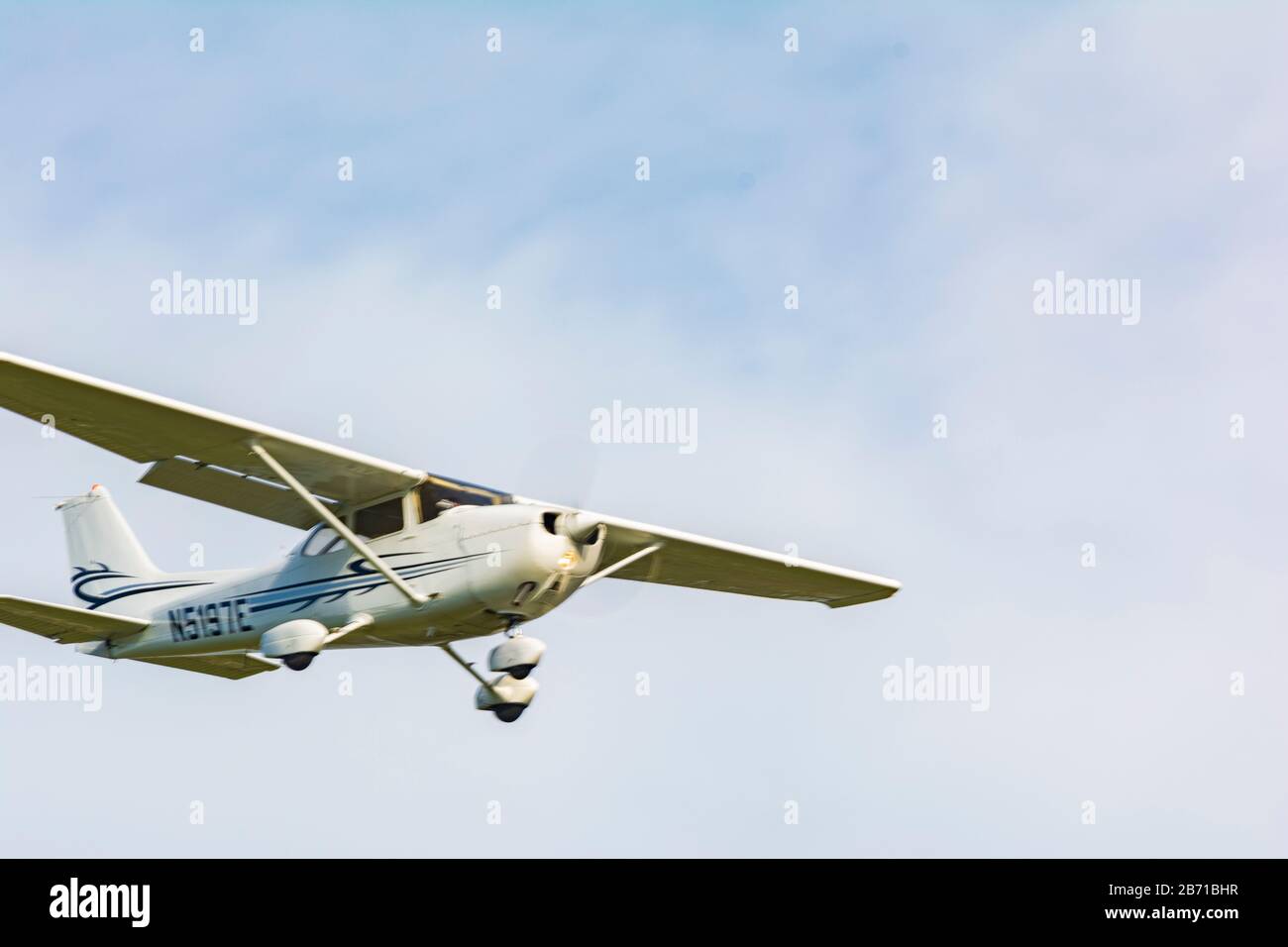 Cessna Skyhawk landing at Lexington Bluegrass Field in Lexington Kentucky Stock Photo