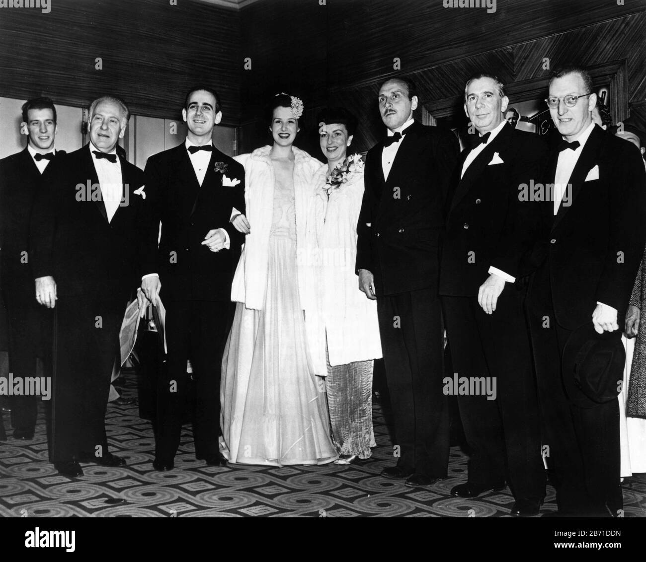 Cast of actors and actresses from CITIZEN KANE at May 1st 1941 New York  premiere at Palace Theater director Orson Welles screenplay Herman J.  Mankiewicz and Orson Welles music Bernard Herrmann Mercury