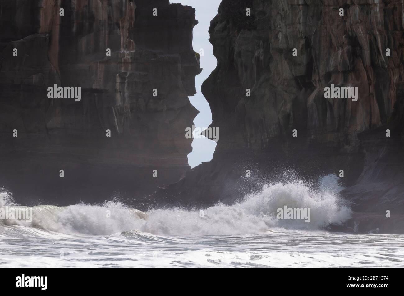 Sea silhouette jagged rocky hi-res stock photography and images - Alamy