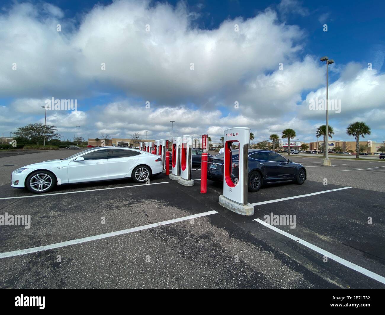 Melbourne, FL/USA3/4/20 Cars charging at a Tesla Supercharger Station