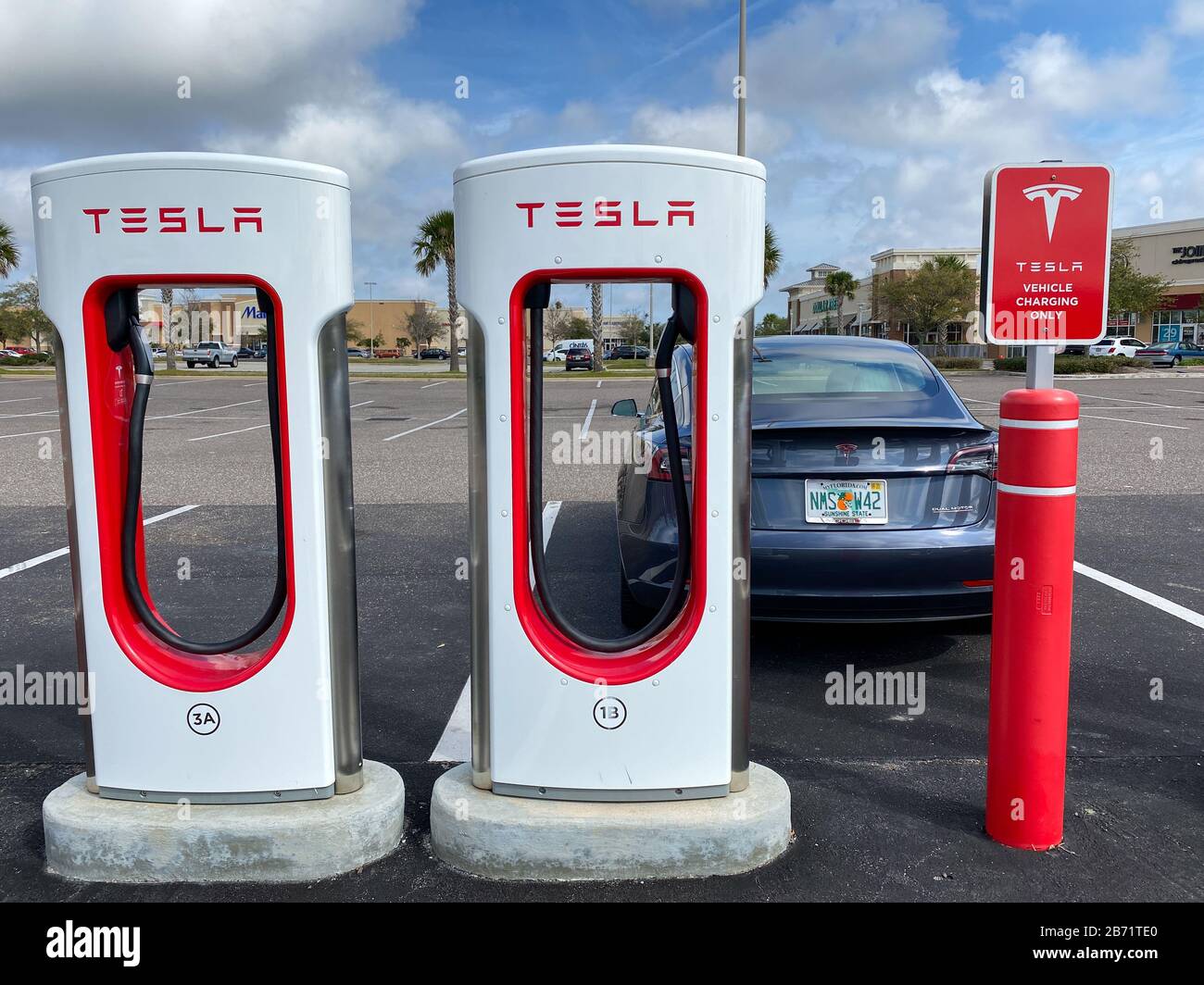 Melbourne, FL/USA3/4/20 Cars charging at a Tesla Supercharger Station
