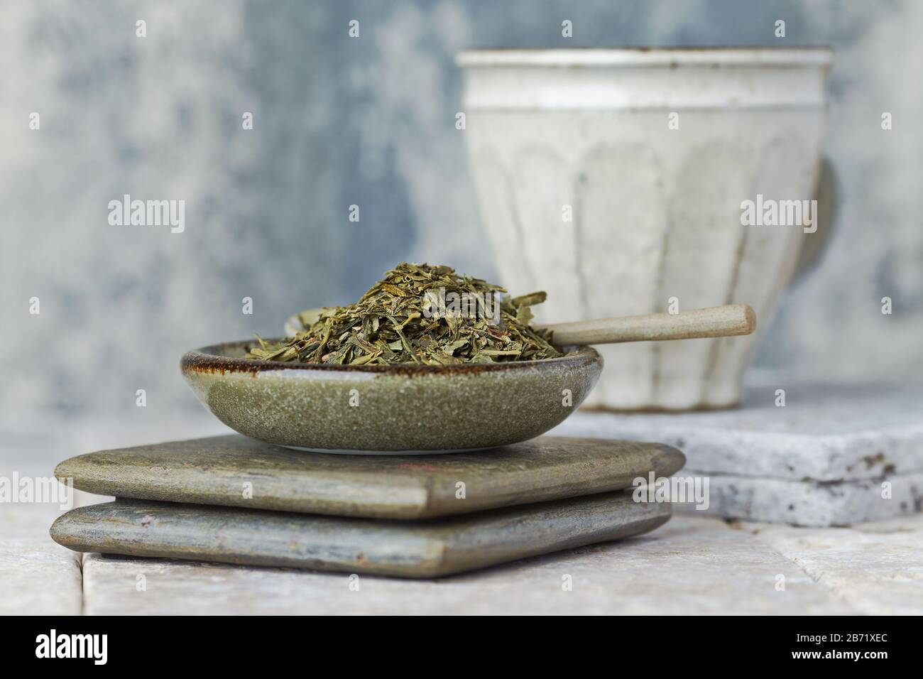 https://c8.alamy.com/comp/2B71XEC/dried-green-tea-leaves-on-bright-background-2B71XEC.jpg