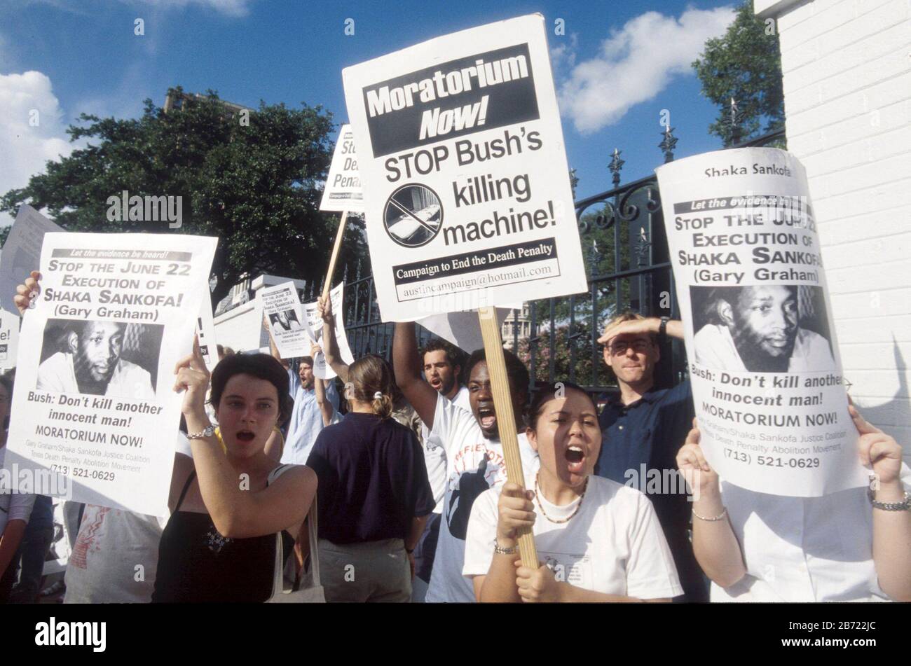 Austin, Texas USA, June 2000  Anti-death penalty protest at the Governor's Mansion against upcoming execution of Gary Graham, whose guilt was in question by supporters. ©Bob Daemmrich Stock Photo