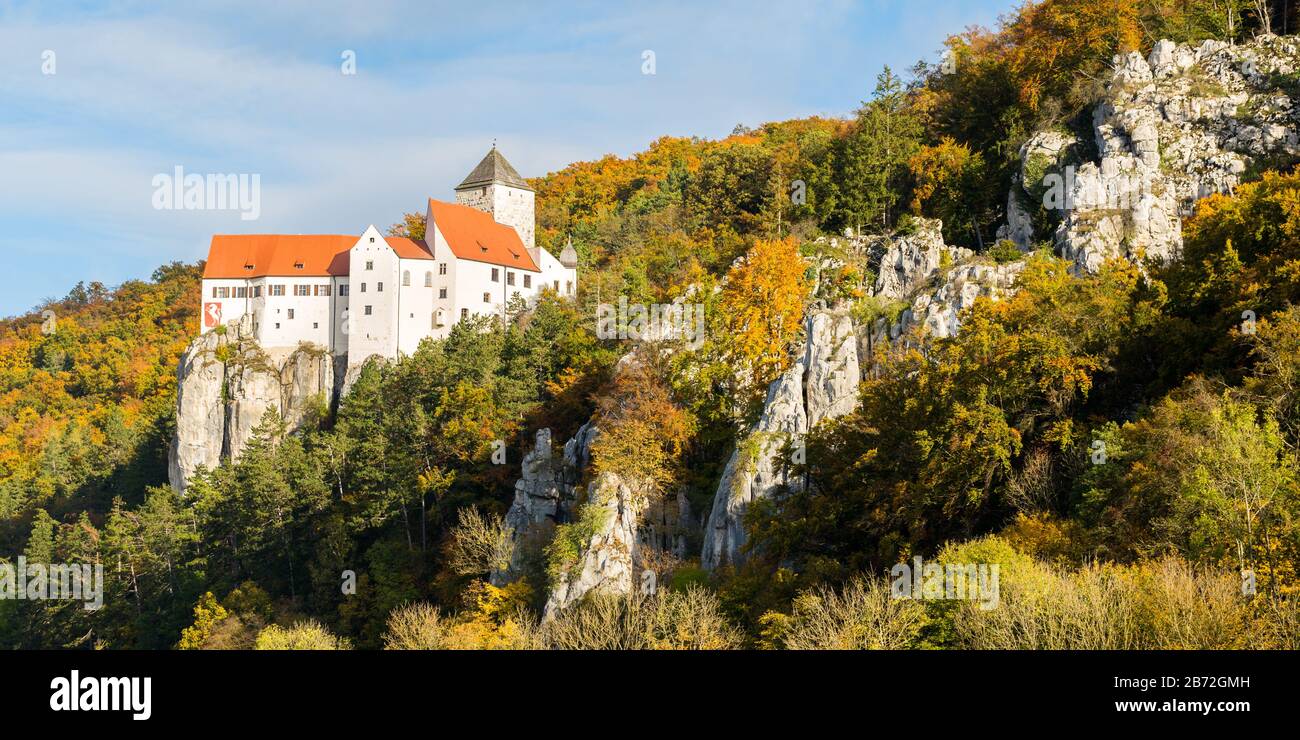 Panorama view on Burg Prunn / Prunn castle. On the right side rock formations. Located in the Altmühltal. Historical stronghold of the lords of Prunn. Stock Photo