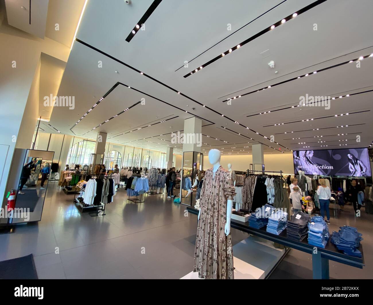 Uniqlo Department Store High Resolution Stock Photography and Images - Alamy