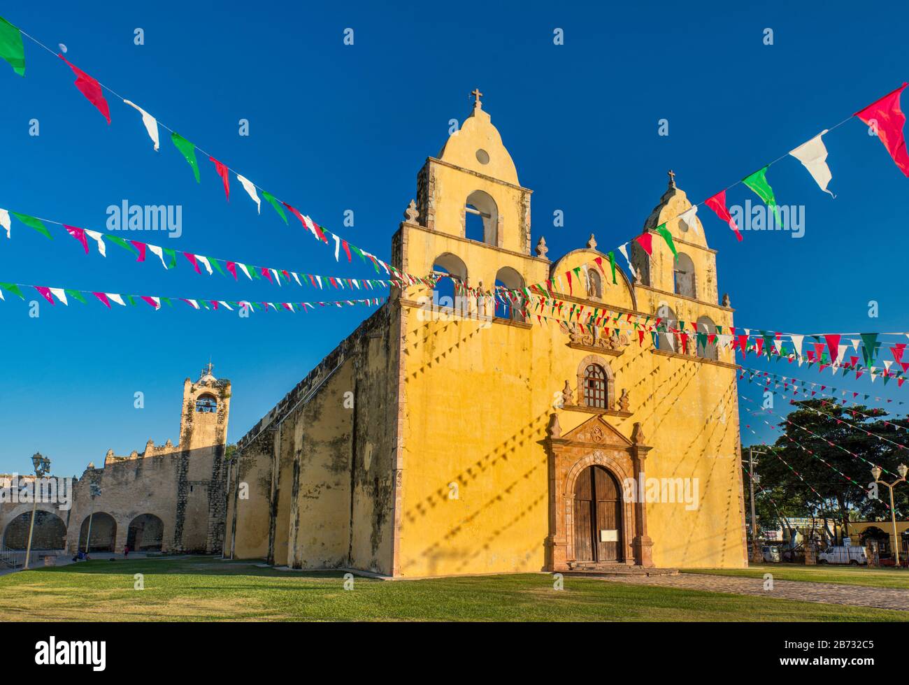 Exconvento de San Francisco de Asis, Spanish Colonial style church at former Franciscan mission, in Oxkutzcab, Ruta Puuc, Yucatan state, Mexico Stock Photo