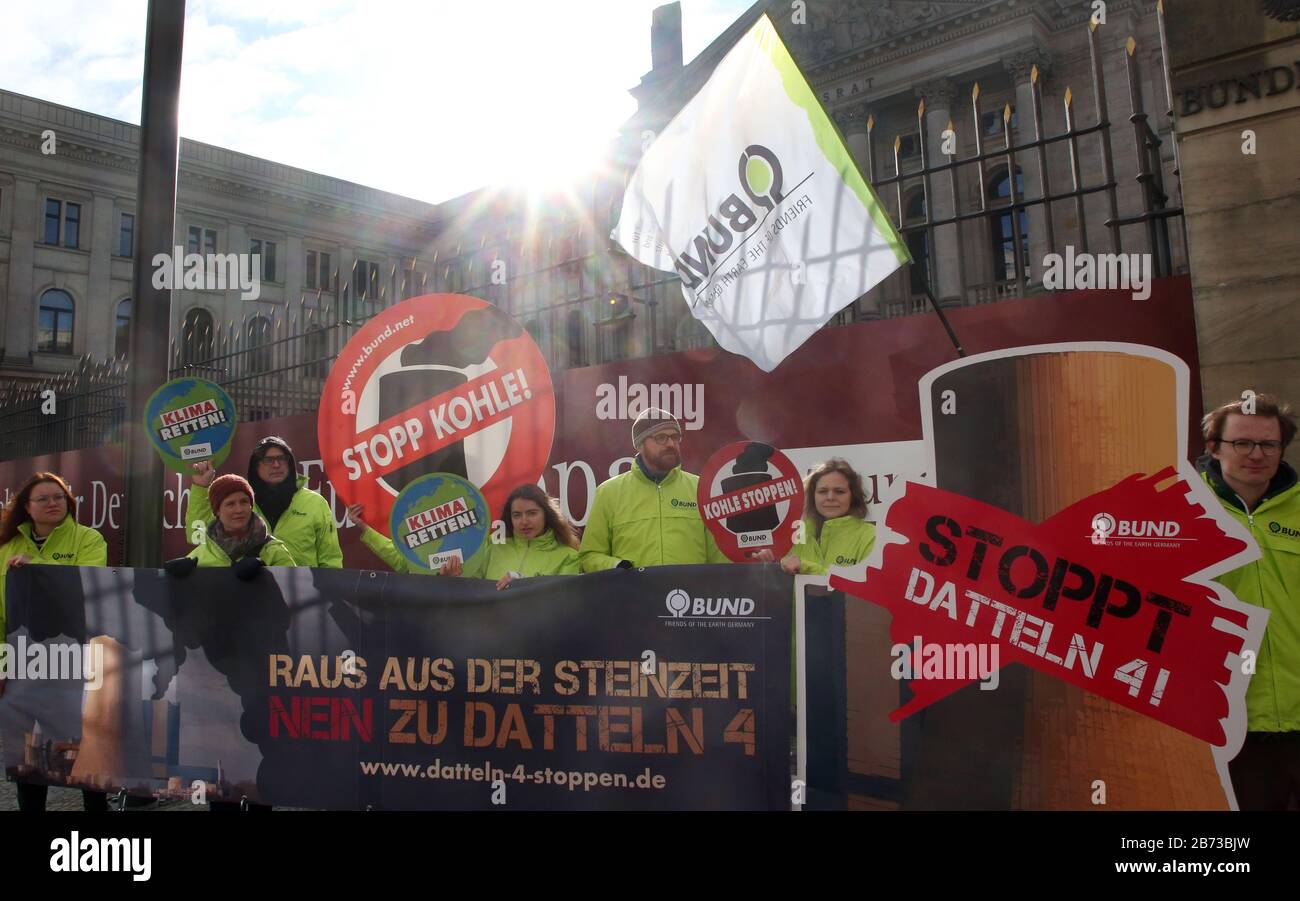 Berlin, Germany. 13th Mar, 2020. People take part in a federal action against dates 4 in front of the Bundesrat. Seven laws are finally dealt with: it is about the extension of the rent brake, the ascent BAföG, stepchild adoption in non-marital partnerships, fair competition among health insurance companies, changes in securities trading and in reliability testing in civil aviation - as well as the so-called Fränkli surcharge in German-Swiss rail transport. Credit: Wolfgang Kumm/dpa/Alamy Live News Stock Photo