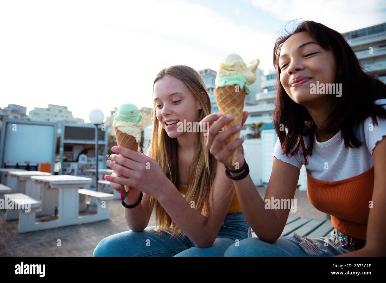 Front view of friends eating ice cream together Stock Photo Alamy
