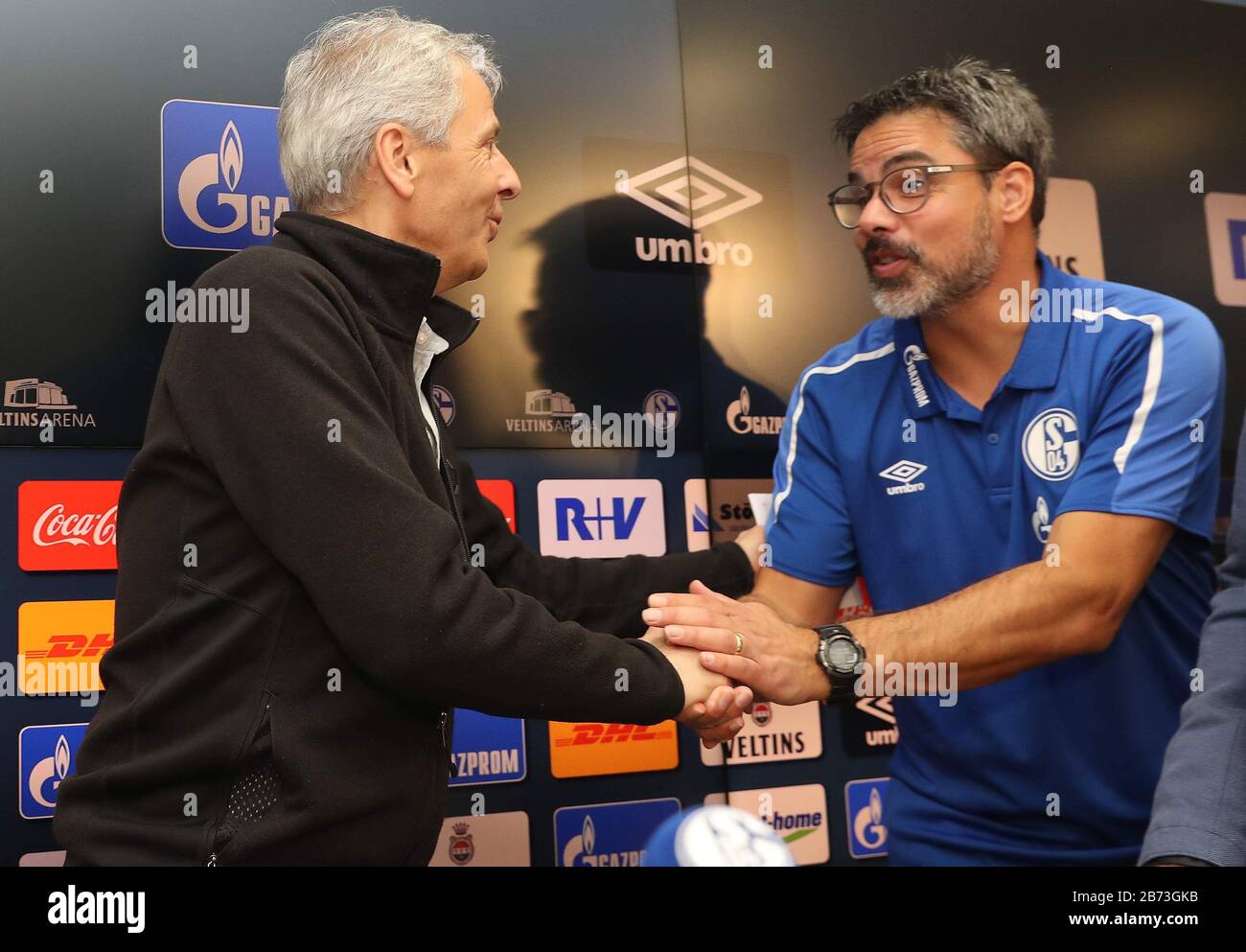 Gelsenkirchen, Deutschland. 26th Oct, 2019. firo: 26.10.2019, football, soccer: 1.Bundesliga, season 2019/2020, FC Schalke 04 - BVB Borussia Dortmund 0: 0 Lucien Favre and David Wagner, welcoming press conference | usage worldwide Credit: dpa/Alamy Live News Stock Photo